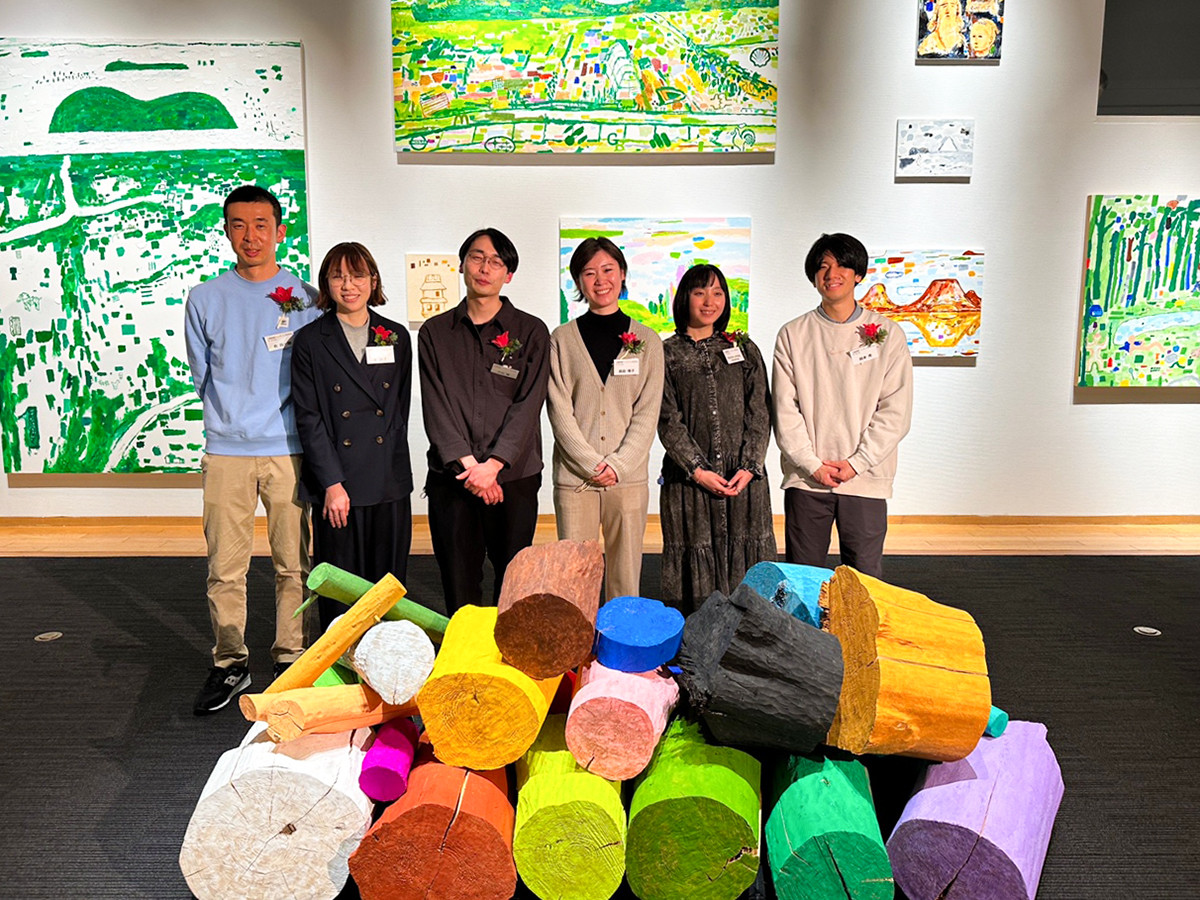 「三菱商事アート・ゲート・プログラム2021-2022 支援アーティスト6組による新作展」会場 (左から)衣 真一郎、泉 桐子、小山 渉、飯島 暉子、female artists meeting、岡本 秀