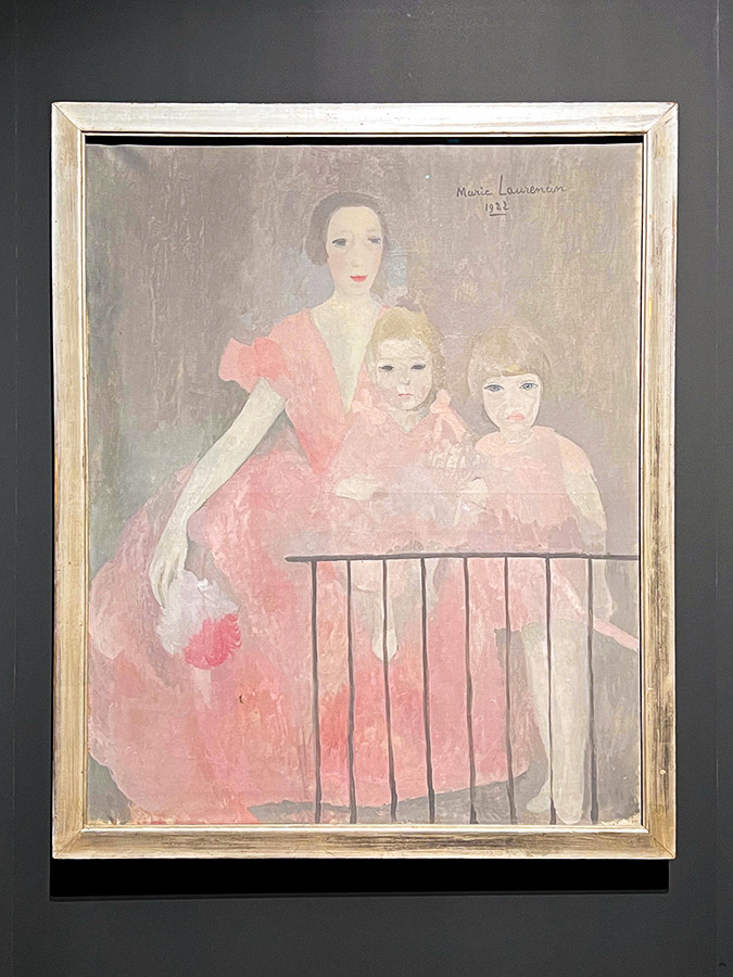 マリー・ローランサン 《ニコル・グルーと二人の娘、ブノワットとマリオン》 1922年 マリー・ローランサン美術館　© Musée Marie Laurencin