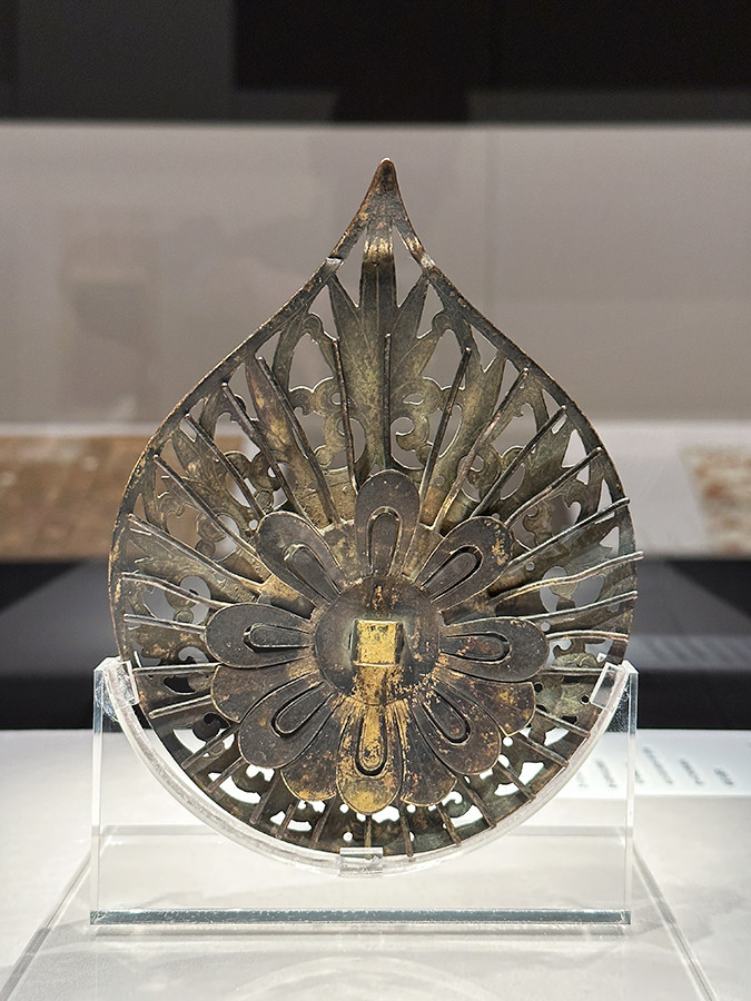 根津美術館「仏具の世界 信仰と美のかたち」会場より 《光背》飛鳥時代 斉明天皇4年(658)