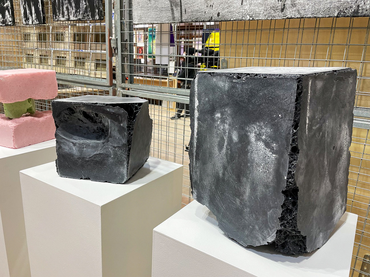 ガラス素材を使った袁方洲さんの作品