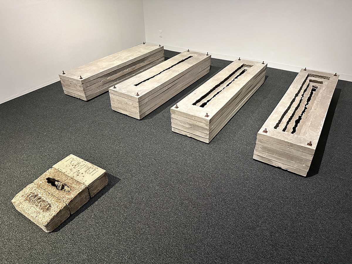 埼玉県立近代美術館「戸谷成雄 彫刻」会場より 《POMPEII‥79 Part1》1974/1987