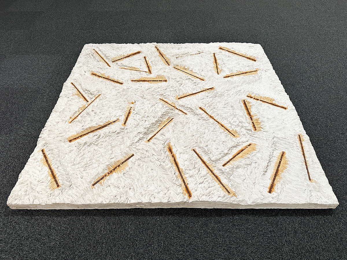 埼玉県立近代美術館「戸谷成雄 彫刻」会場より 《床から》1979/1987