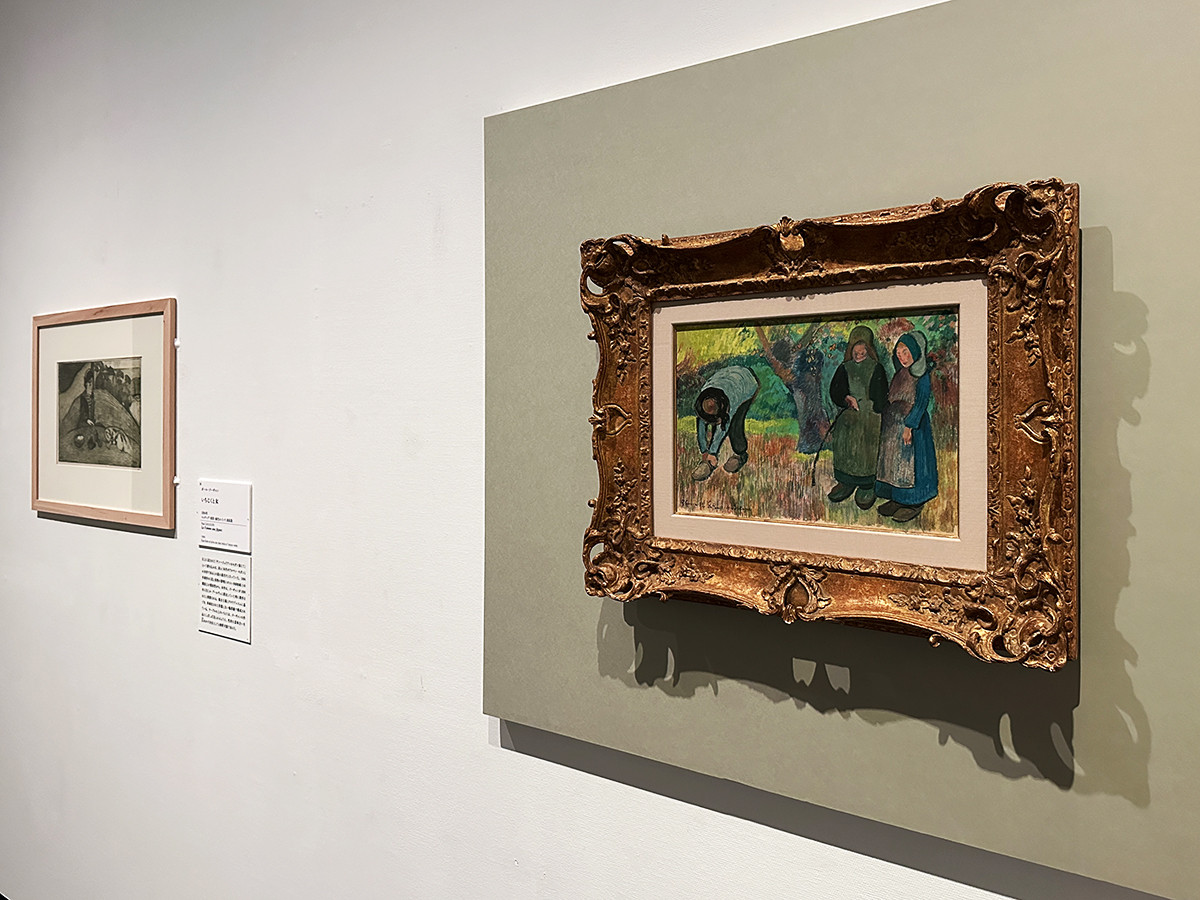 SOMPO美術館「ブルターニュの光と風」会場より　（左から）ポール・ゴーギャン《いちじくと女》1889年 カンペール美術館 ／ ポール・ゴーギャン《ブルターニュの子供》1889年 福島県立美術館