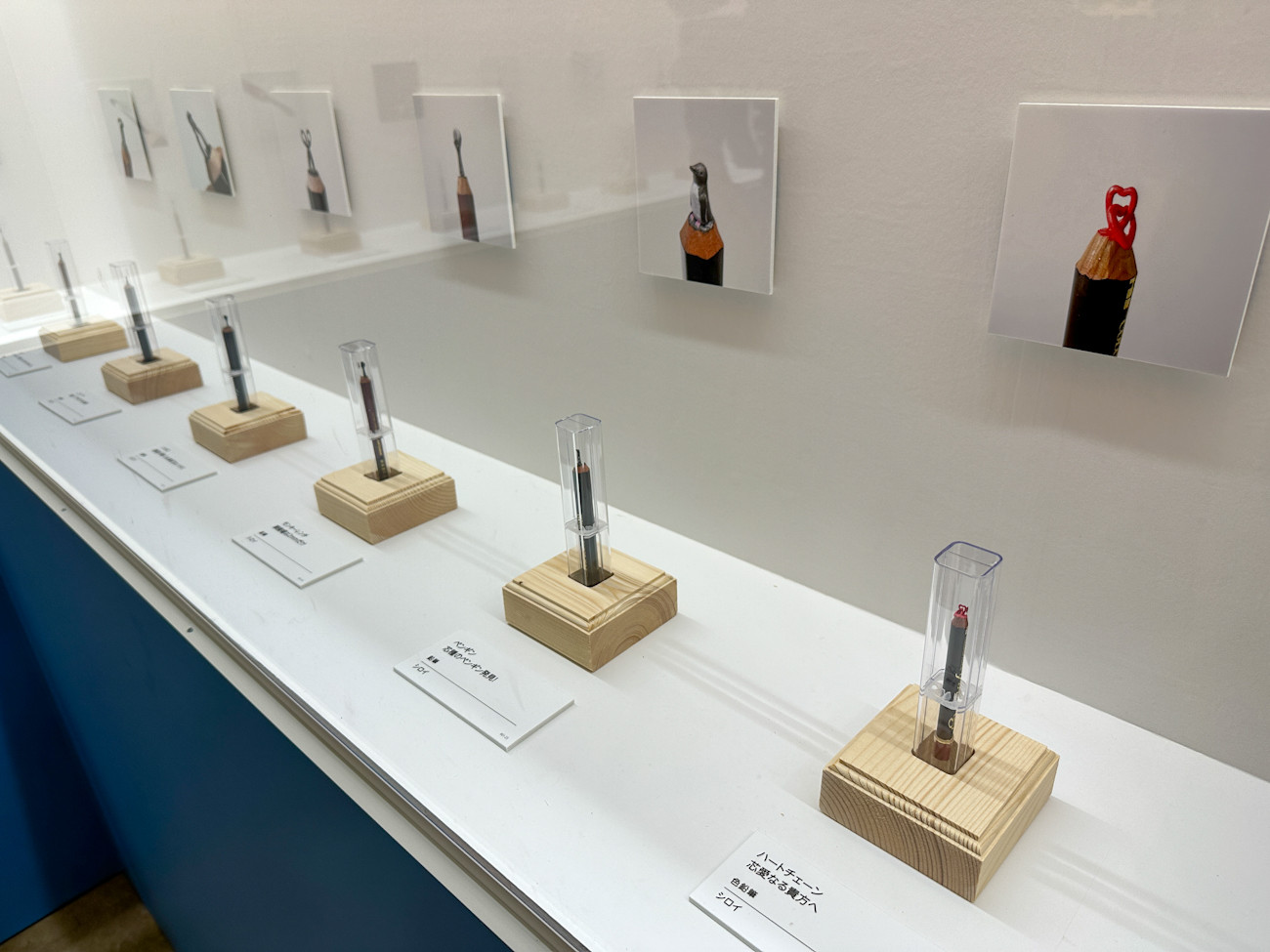 日本橋髙島屋「知られざる文具アートの世界」会場より シロイ(鉛筆彫刻人)