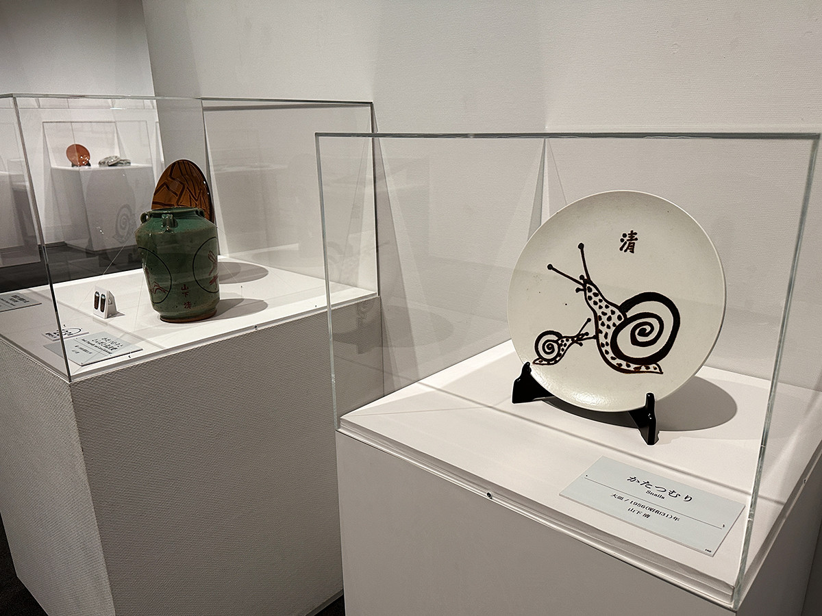 SOMPO美術館「生誕100年 山下清展 ― 百年目の大回想」会場より　（右）《かたつむり》1956年