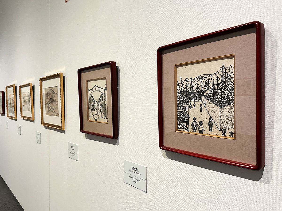 SOMPO美術館「生誕100年 山下清展 ― 百年目の大回想」会場より　（右）《夙川風景》1956年