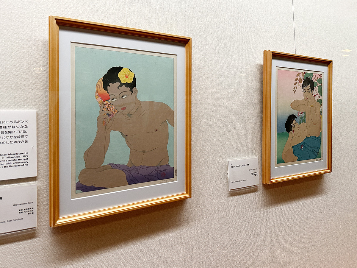 太田記念美術館「ポール・ジャクレー　フランス人が挑んだ新版画」会場より　（左から）ポール・ジャクレー《波の音、東カロリン群島》昭和11年（1936）4月22日　(c) ADAGP, Paris & JASPAR, Tokyo, 2023 E5060 ／ ポール・ジャクレー《めざめ、サイパン、マリアナ群島》昭和12年（1937）3月12日　(c) ADAGP, Paris & JASPAR, Tokyo, 2023 E5060