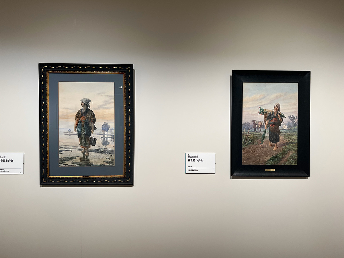 日本橋髙島屋 S.C. 本館8階ホール「高野光正コレクション 発見された日本の風景」会場 (左から)笠木治郎吉《牡蠣を採る少女》 / 《花を持つ少女》高野光正コレクション