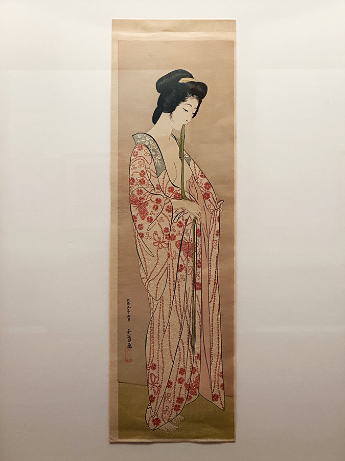 太田記念美術館「美人画 麗しきキモノ」会場より 橋口五葉《長襦袢の女》大正9年(1920)5月