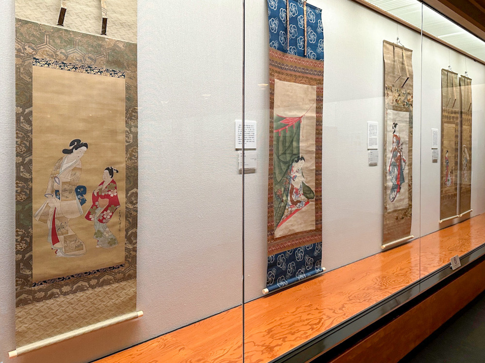 太田記念美術館「美人画 麗しきキモノ」