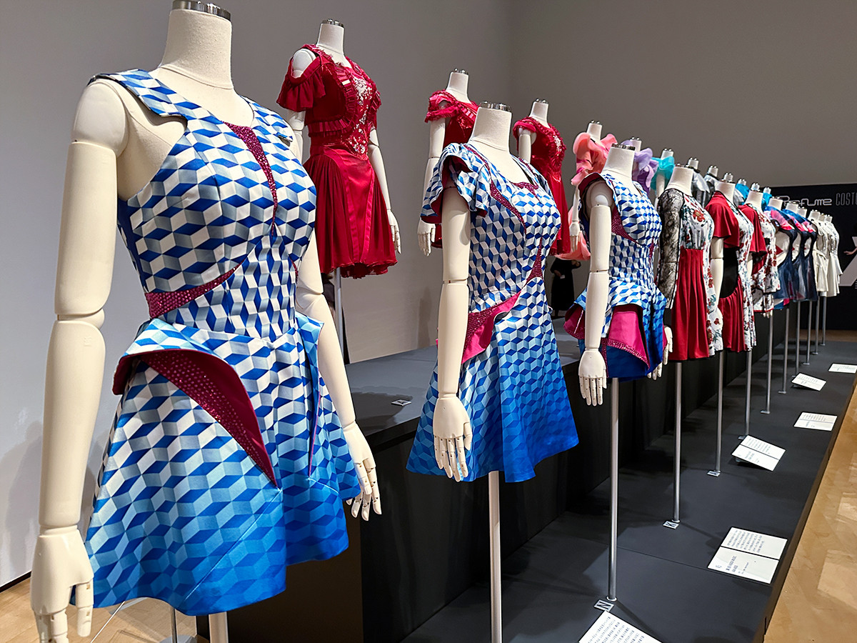 兵庫県立美術館「Perfume COSTUME MUSEUM」会場風景 第4章「ステージに立つの」