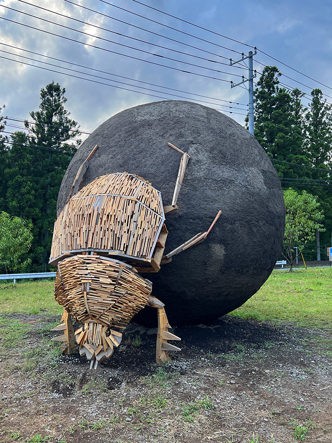 中之条ビエンナーレ2023 会場より 石坂孝雄《フンコロガシ ― 空想・くそ虫の旅 ―》