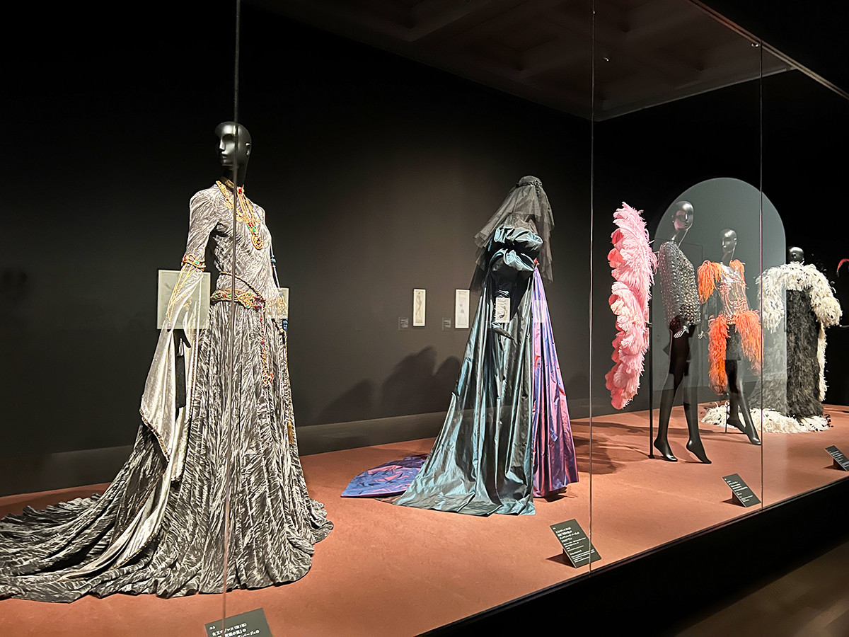 国立新美術館「イヴ・サンローラン展　時を超えるスタイル」会場