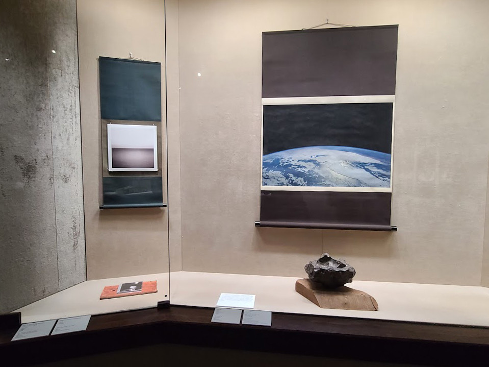 「杉本博司 本歌取り東下り」展展示風景 渋谷区立松濤美術館蔵