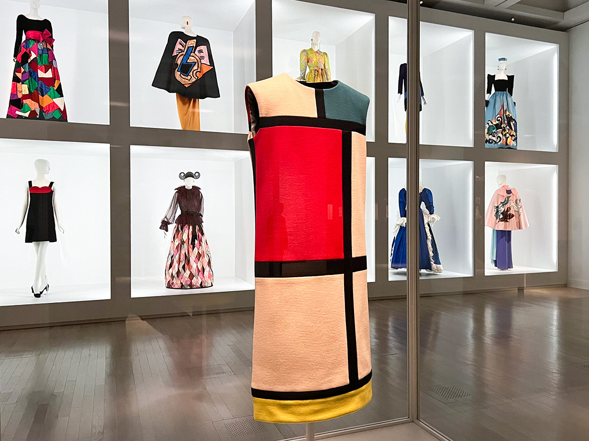 国立新美術館「イヴ・サンローラン展　時を超えるスタイル」会場