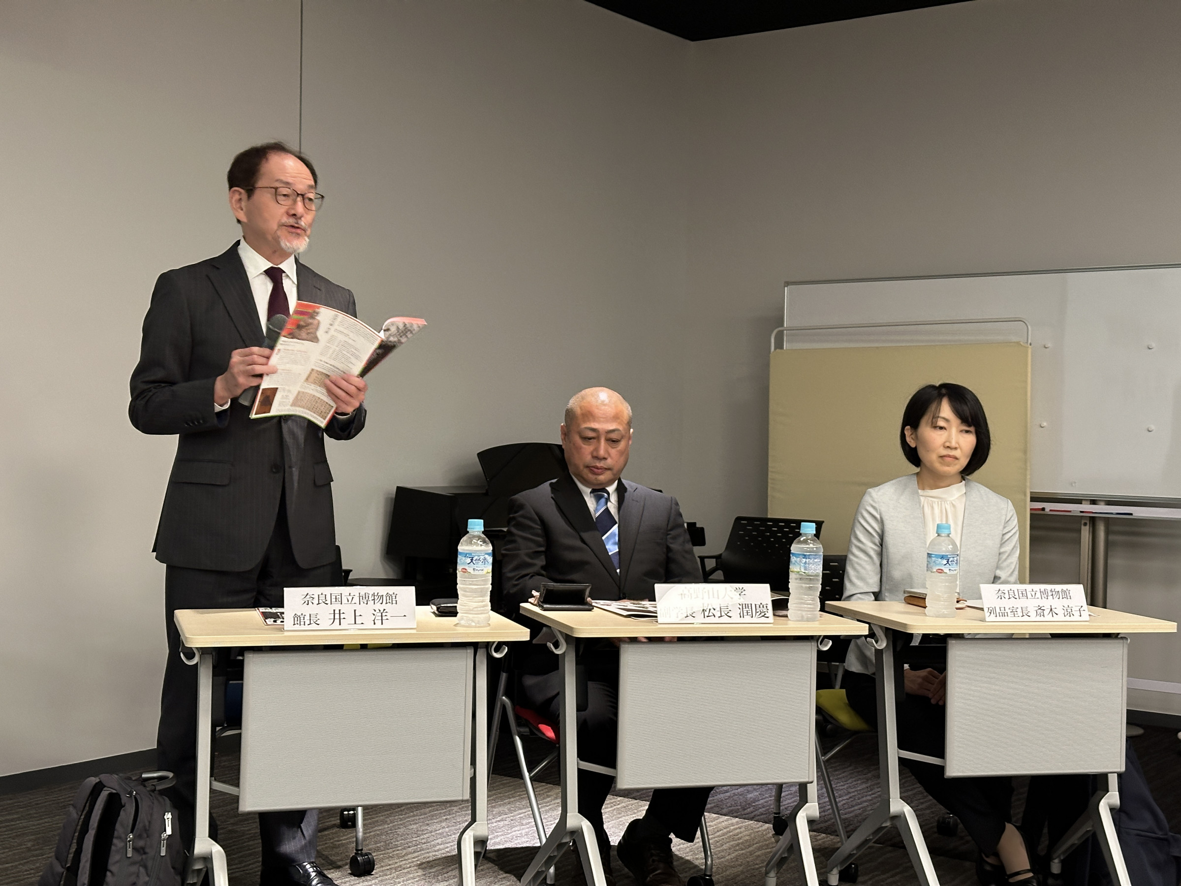 （左から）奈良国立博物館 井上洋一 館長、高野山大学 松長潤慶 副学長（学術協力）、奈良国立博物館 斎木涼子 列品室長