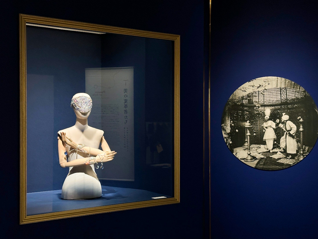 パナソニック汐留美術館「コスチュームジュエリー　美の変革者たち」会場