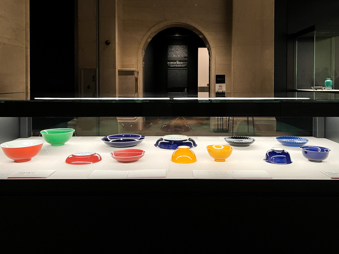 静嘉堂文庫美術館「二つの頂 宋磁と清朝官窯」会場