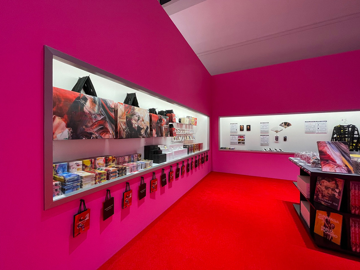 ミュージアムショップもインパクトのある空間