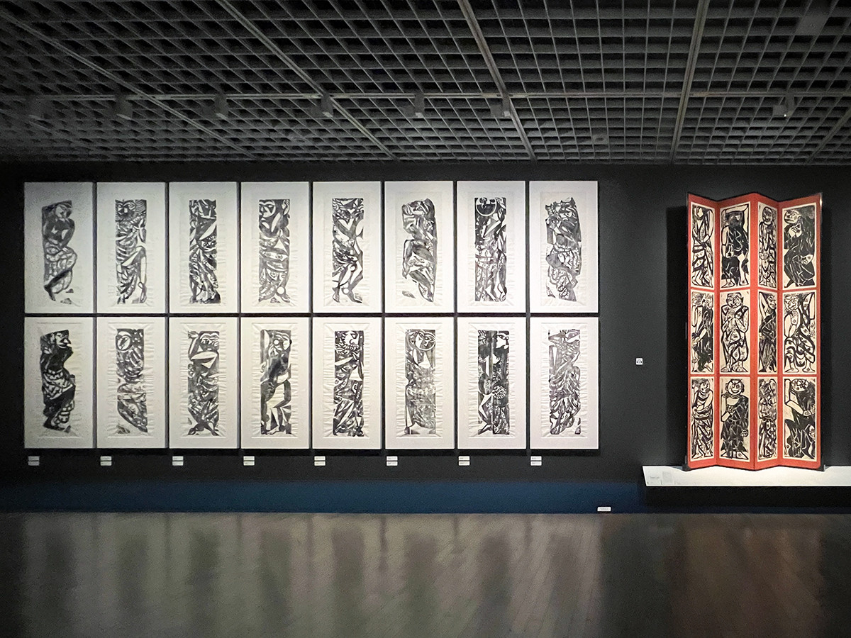 (左から)《門舞男女神人頌》1941年 個人蔵 / 《幾利壽當頌耶蘇十二使徒屏風》1953年 五島美術館