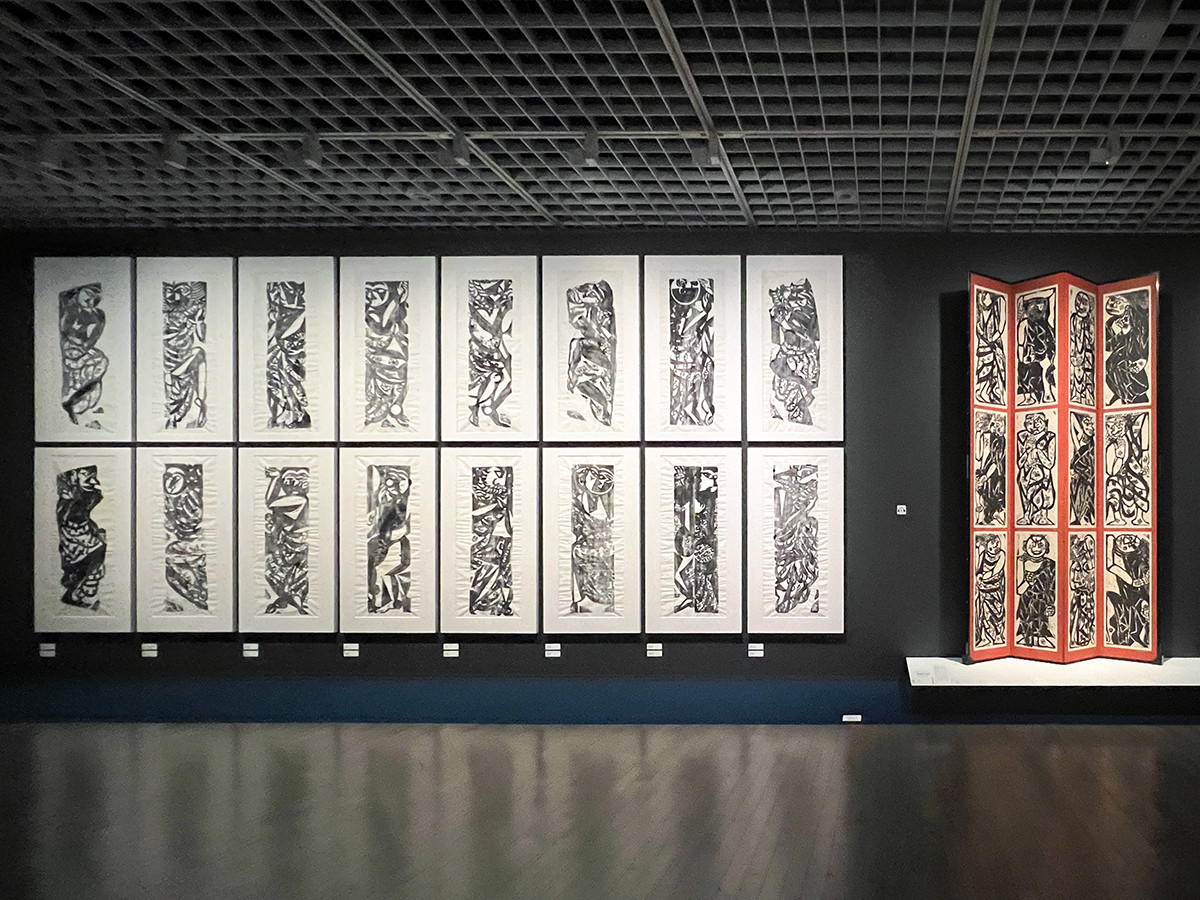 （左から）《門舞男女神人頌》1941年 個人蔵 ／ 《幾利壽當頌耶蘇十二使徒屏風》1953年 五島美術館