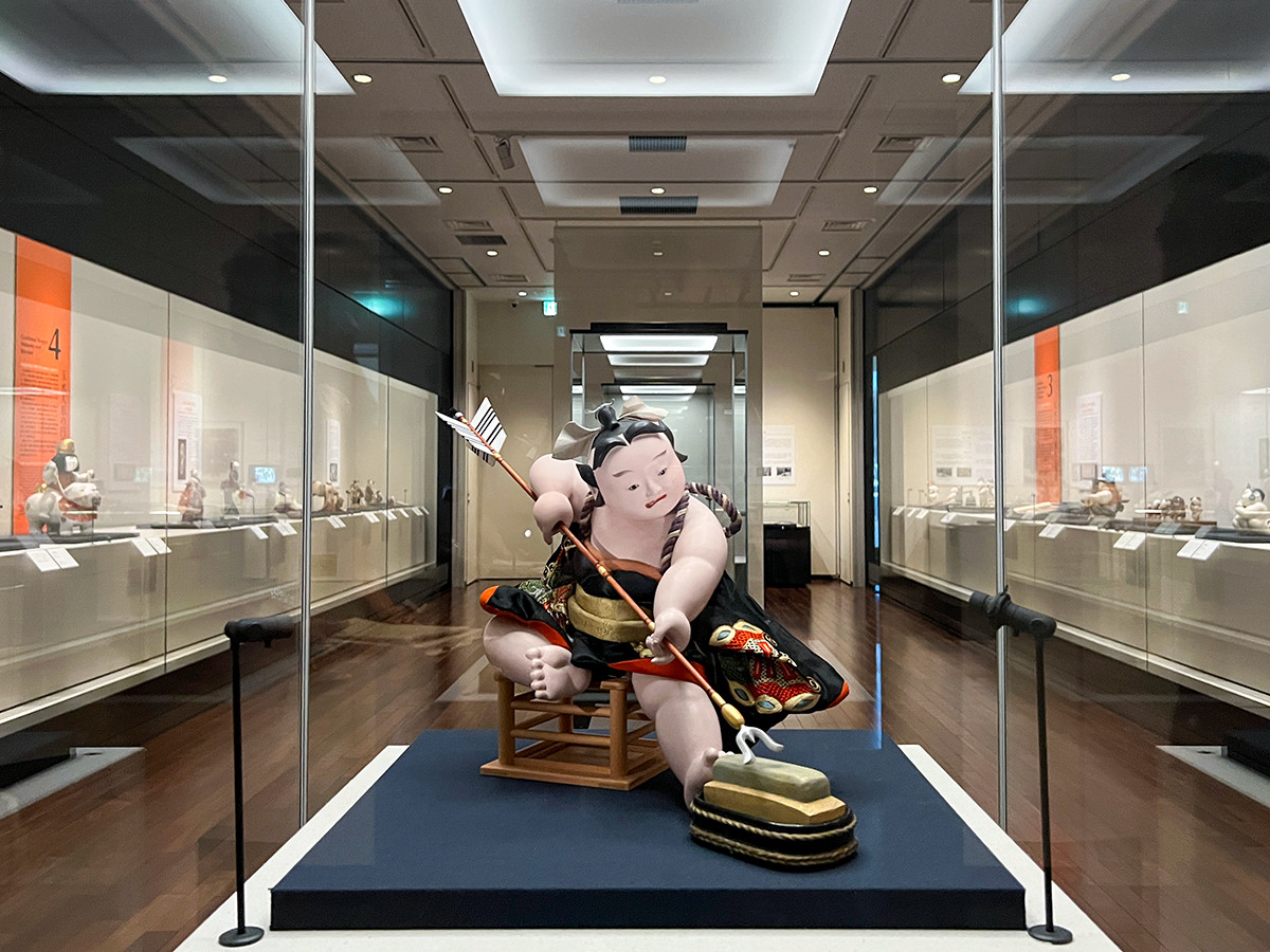 (中央)《矢の根》昭和26~31年(1951~1956)頃 早稲田大学坪内博士記念演劇博物館蔵