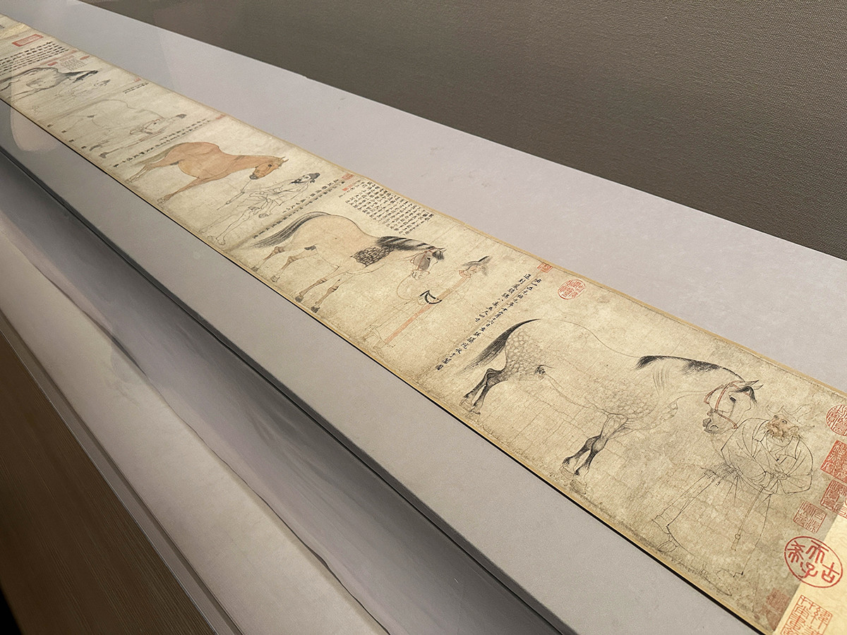 根津美術館 特別展「北宋書画精華」会場より 重要美術品《五馬図巻》李公麟 中国・北宋時代 11世紀 東京国立博物館蔵