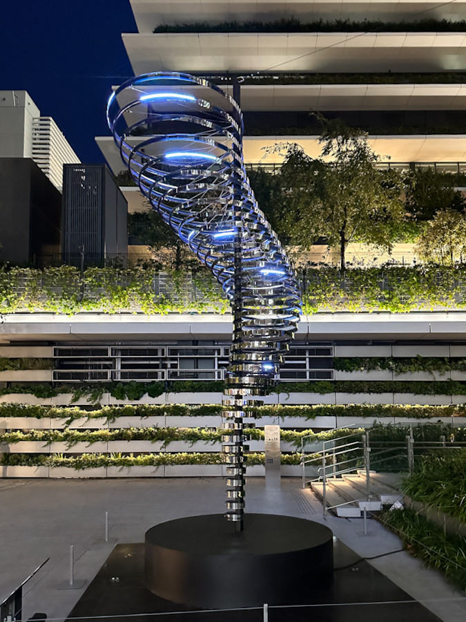 「TORANOMON LIGHT ART」会場より UxU Studio《Tornado》(台湾)