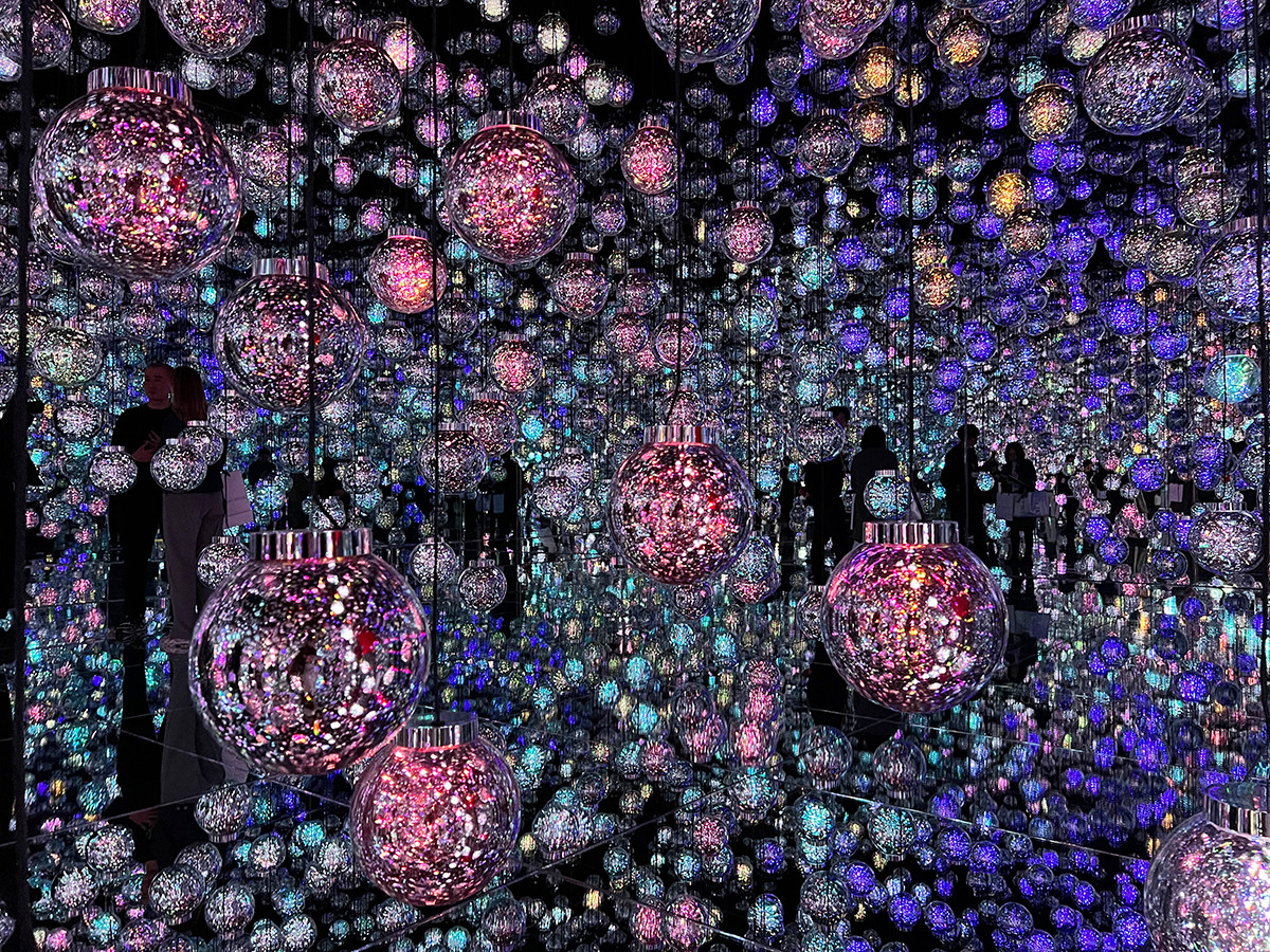 麻布台ヒルズの「チームラボボーダレス」より 《Bubble Universe》