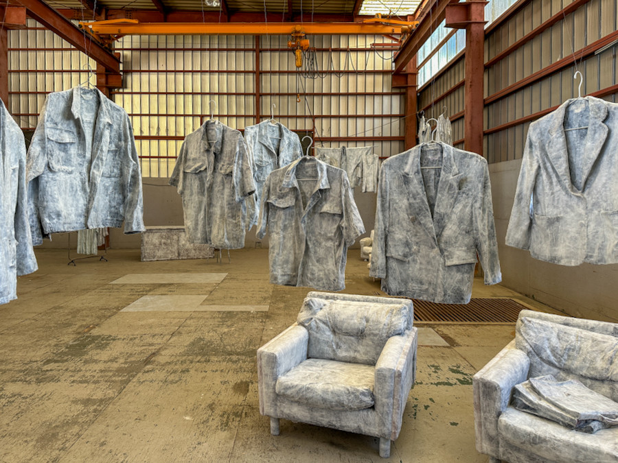 「FUJI TEXTILE WEEK 2023」会場より 池田杏莉《それぞれのかたりて / 在り続けることへ》