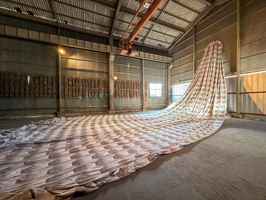 「FUJI TEXTILE WEEK 2023」会場より ネリー・アガシ《mountain wishes come true》