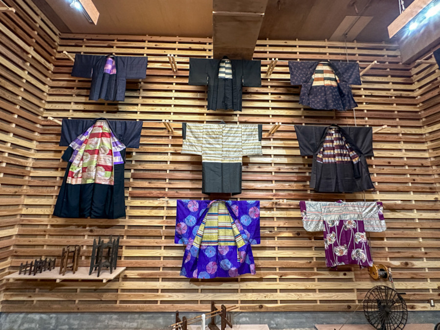 「FUJI TEXTILE WEEK 2023」会場より デザイン展「甲斐絹をよむ」