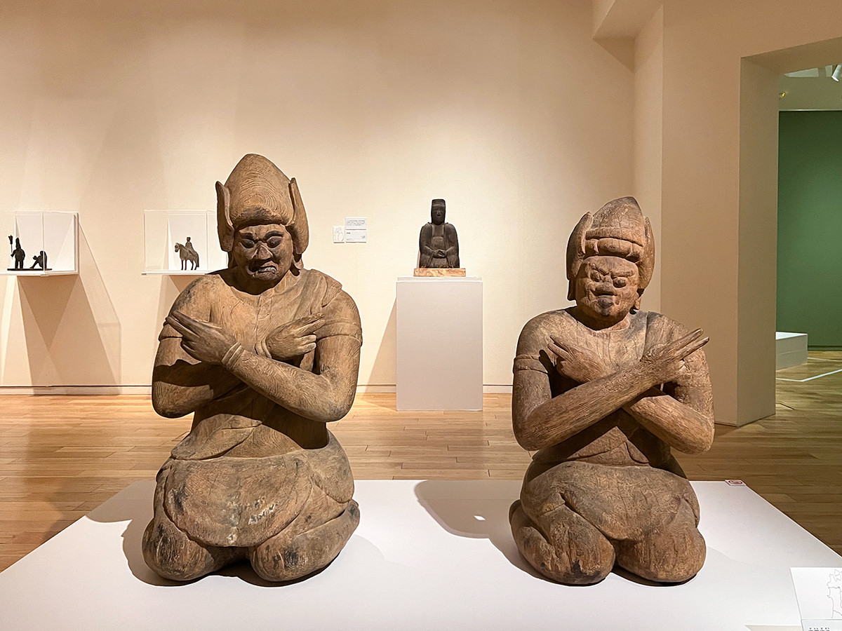 （左から）《毘藍婆像［複製］》 ／ 《尼藍婆像［複製］》岩手県立博物館