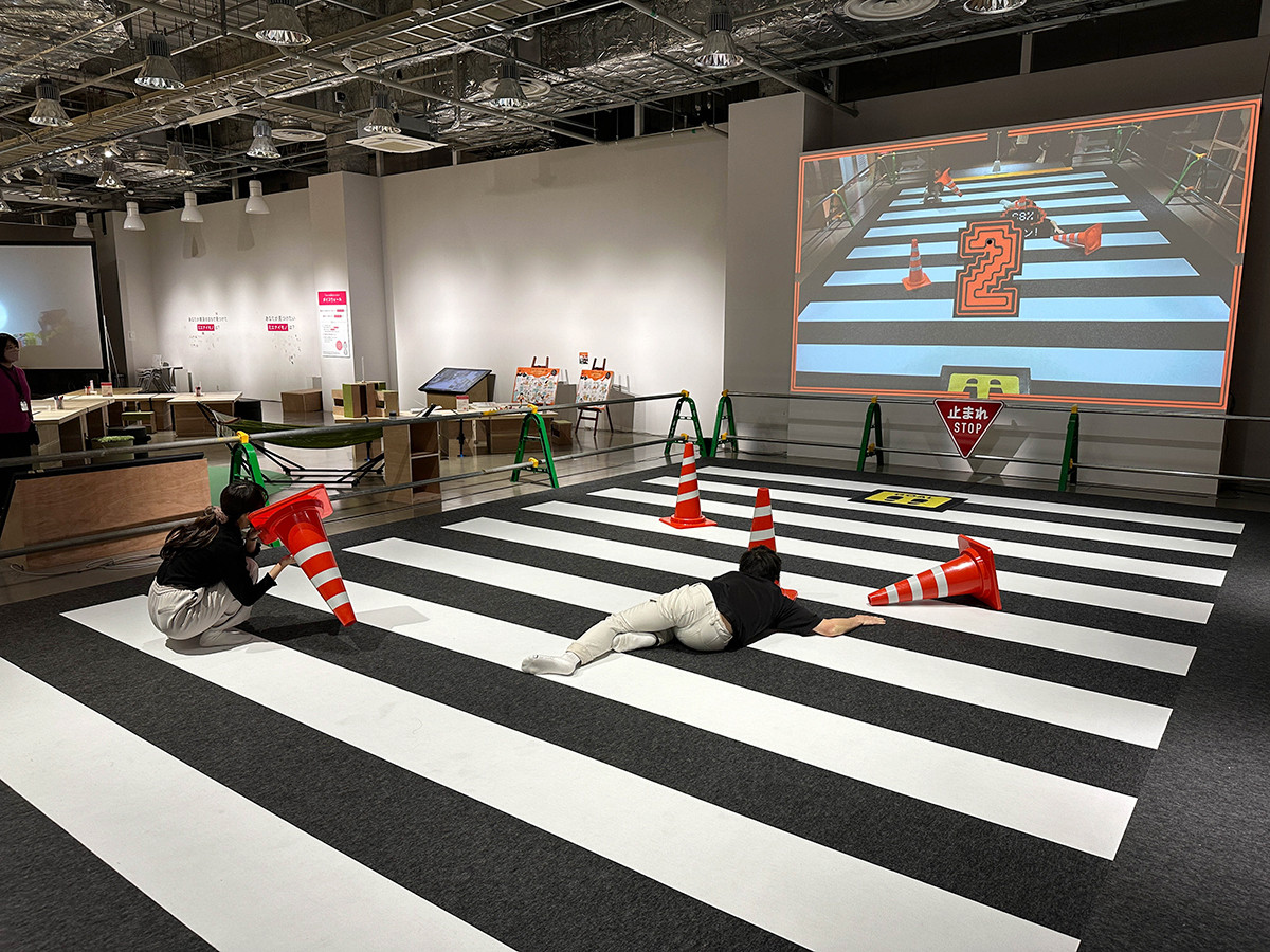 SusHi Tech Square「都市にひそむミエナイモノ展」会場　Tomo Kihara & Playfool の作品