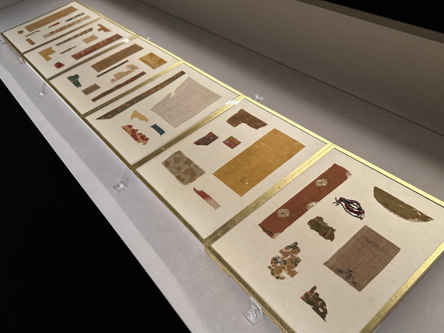 根津美術館「繡と織　華麗なる日本染織の世界」会場