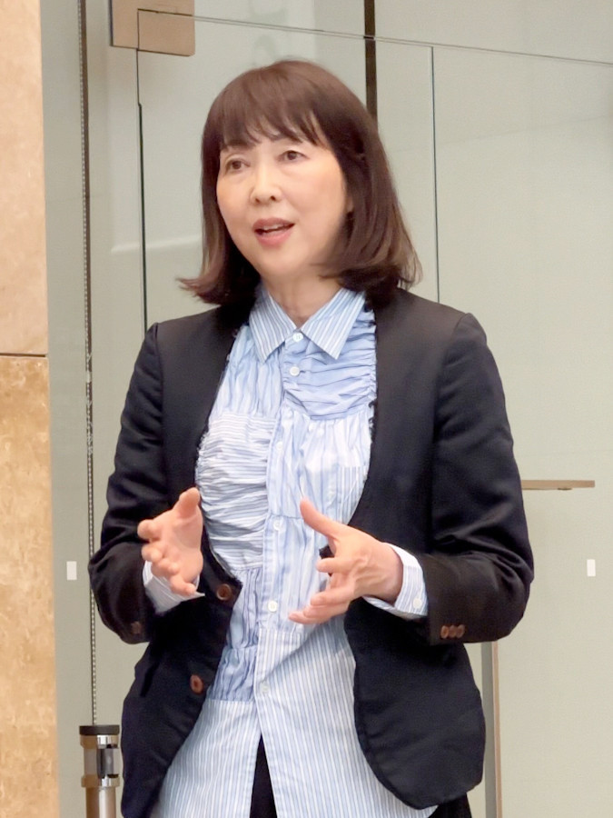 府中市美術館「白井美穂 森の空き地」会場より 白井美穂さん