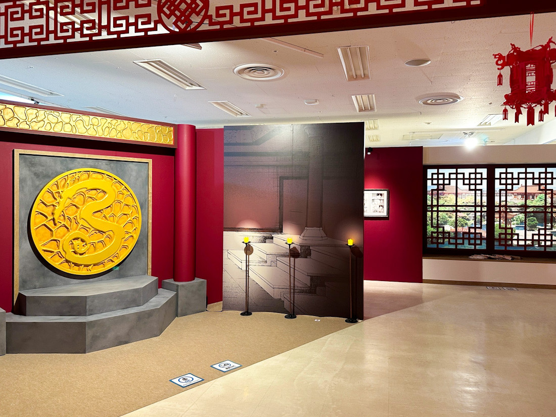 池袋・サンシャインシティ 展示ホールD 「暁のヨナ 大原画展」会場 「ヨンヒ手記編」フォトスポット