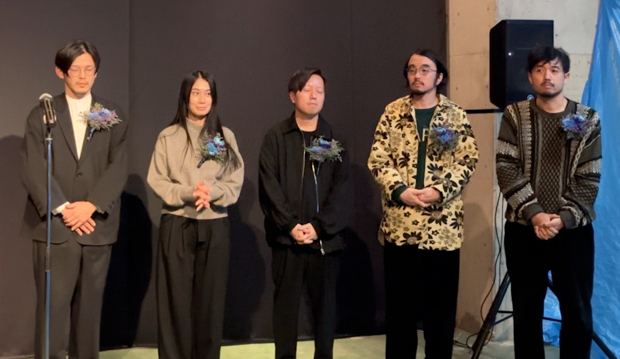 「TERRADA ART AWARD 2023」のファイナリスト (左から)金光男(鷲田めるろ賞)、冨安由真(金島隆弘賞)、原田祐規(神谷幸江賞)、村上慧(真鍋大度賞)、やんツー(寺瀬由紀賞)