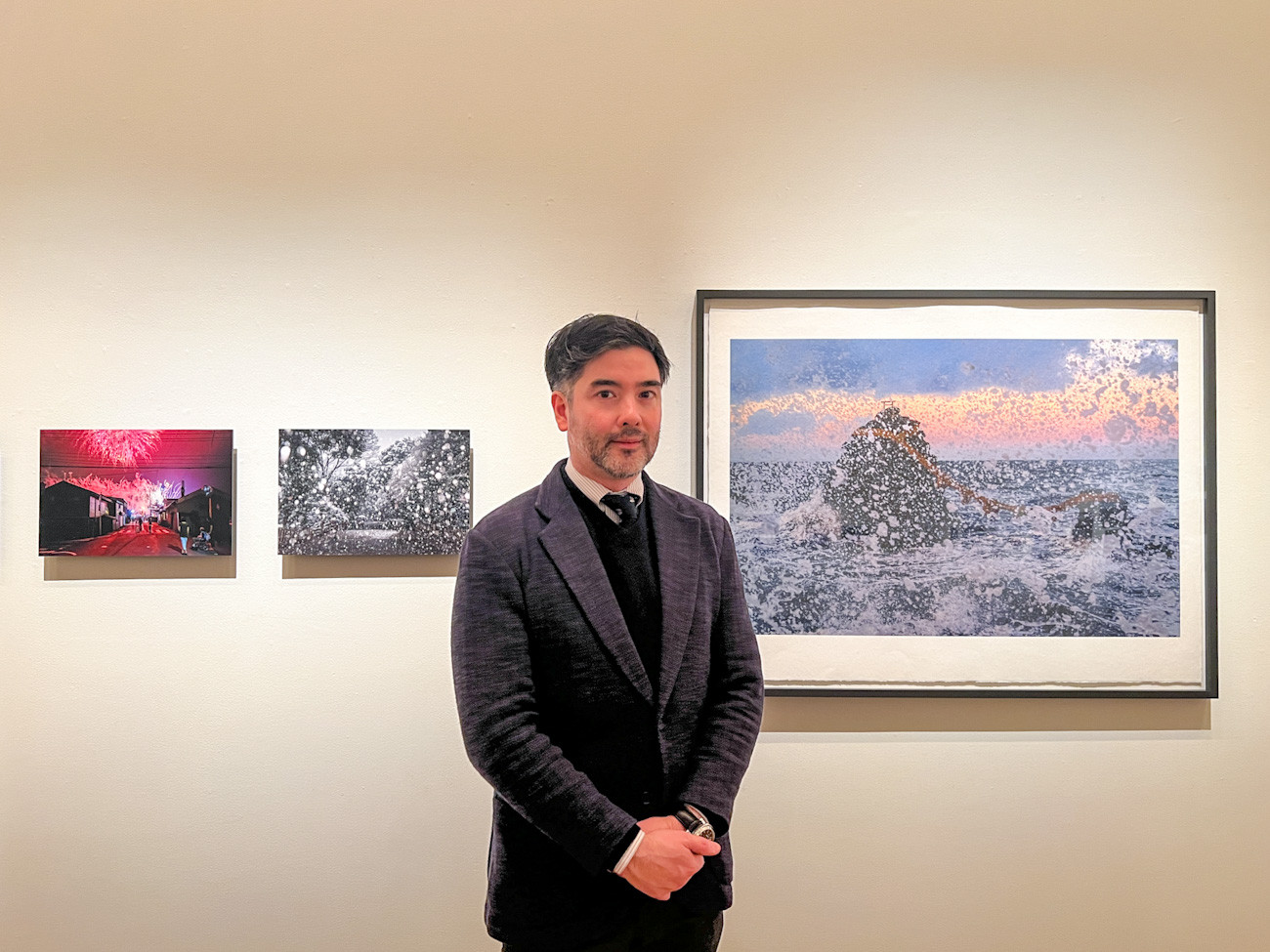 カナダ大使館高円宮記念ギャラリー「やまびこ：野辺地ジョージ写真展」会場　野辺地ジョージ氏