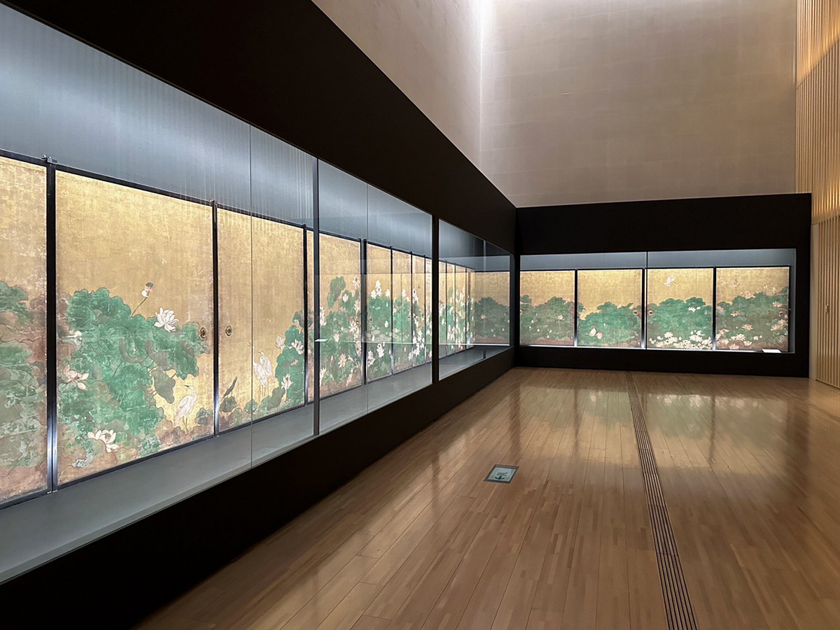 サントリー美術館「四百年遠忌記念特別展 大名茶人 織田有楽斎」会場より