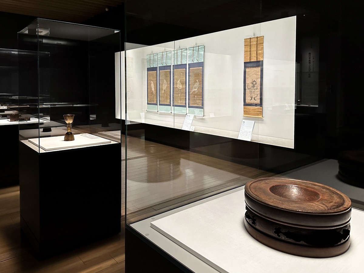 サントリー美術館「四百年遠忌記念特別展 大名茶人 織田有楽斎」会場より