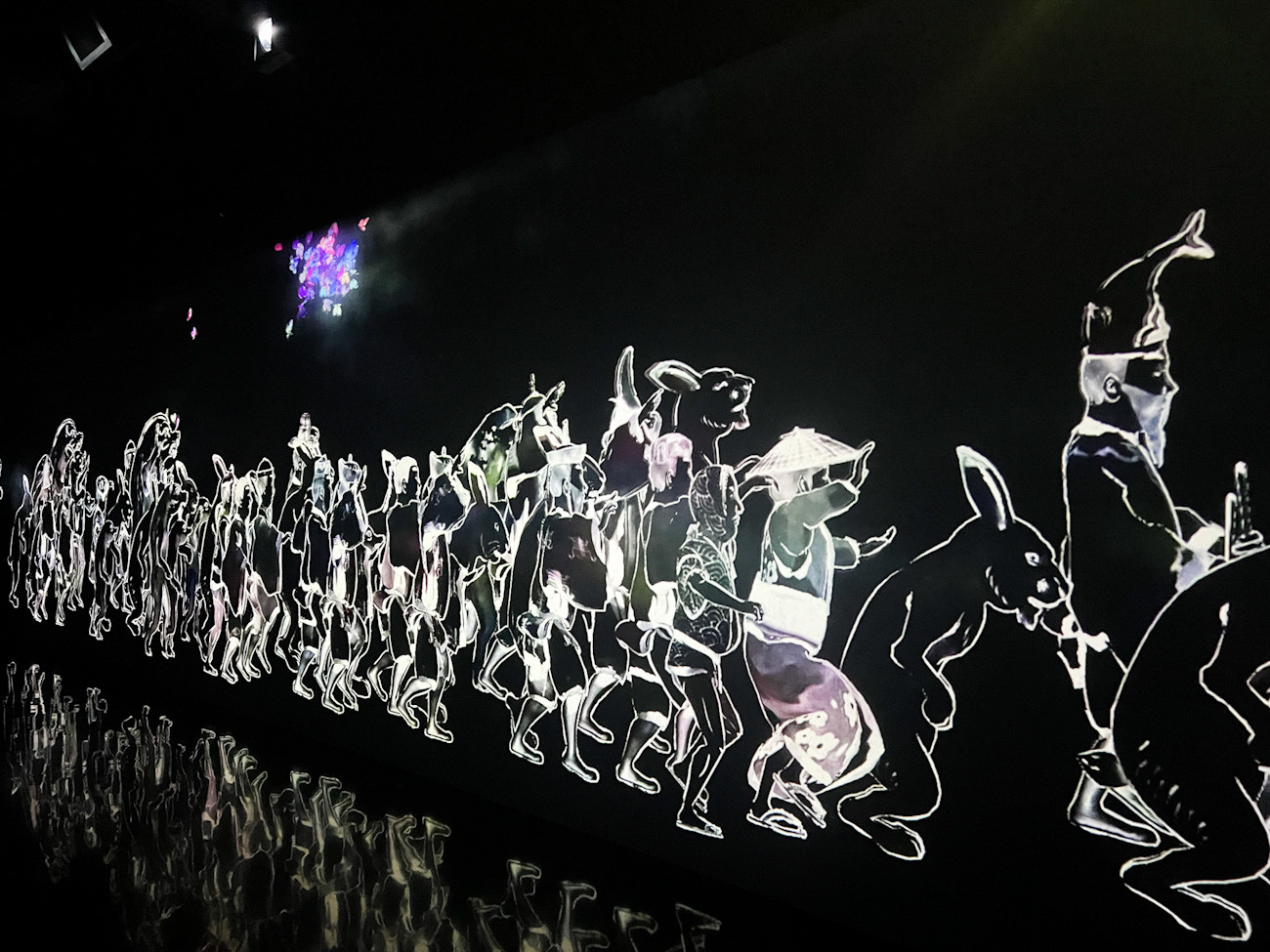 麻布台ヒルズ ガーデンプラザB エプソン チームラボボーダレス 会場