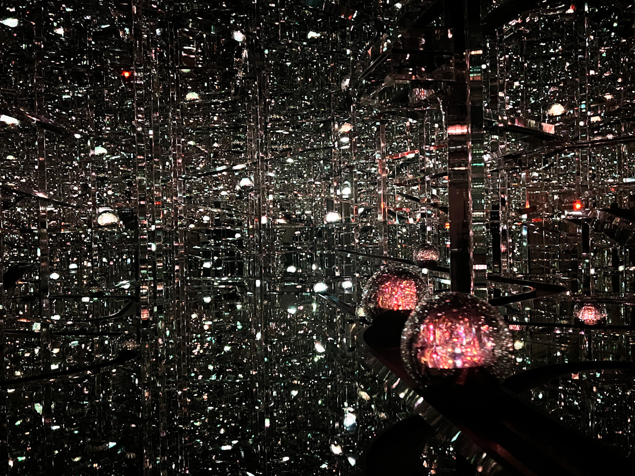 麻布台ヒルズ ガーデンプラザB エプソン チームラボボーダレス 会場