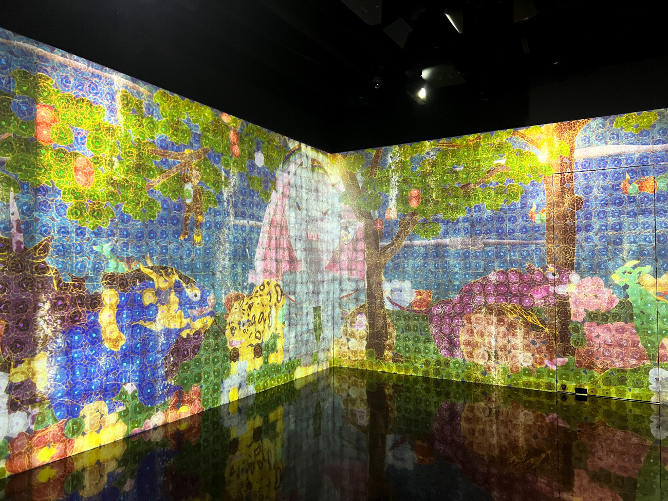 麻布台ヒルズ ガーデンプラザB エプソン チームラボボーダレス 会場