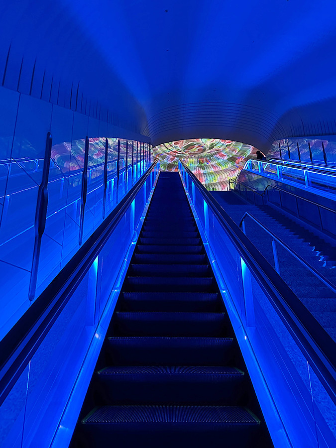 MOA美術館 3つ目のエスカレーターに続く「円形ホール」は、人気のフォトスポットです