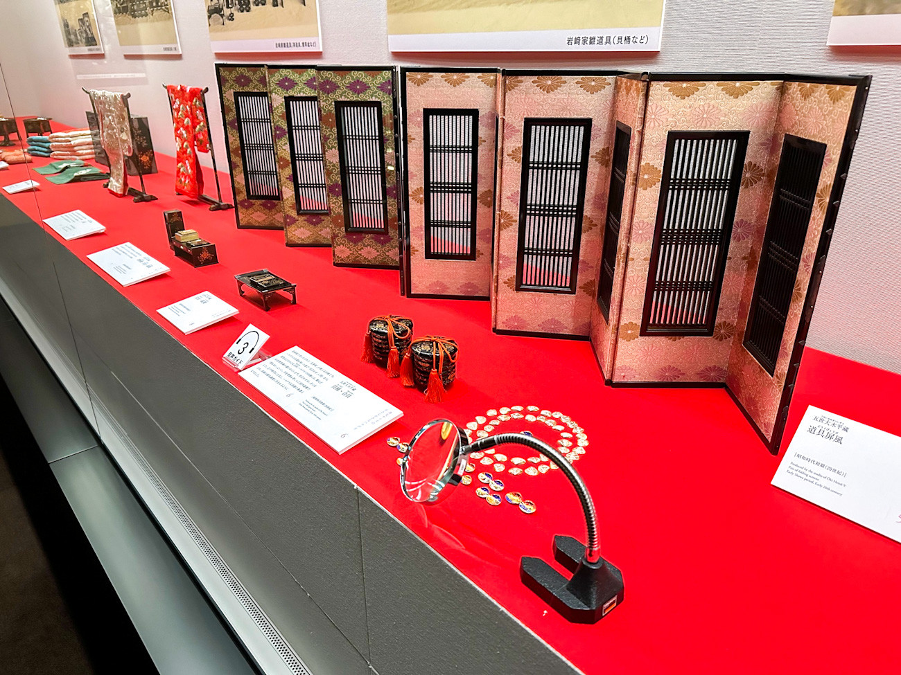 静嘉堂＠丸の内「岩﨑家のお雛さま」会場