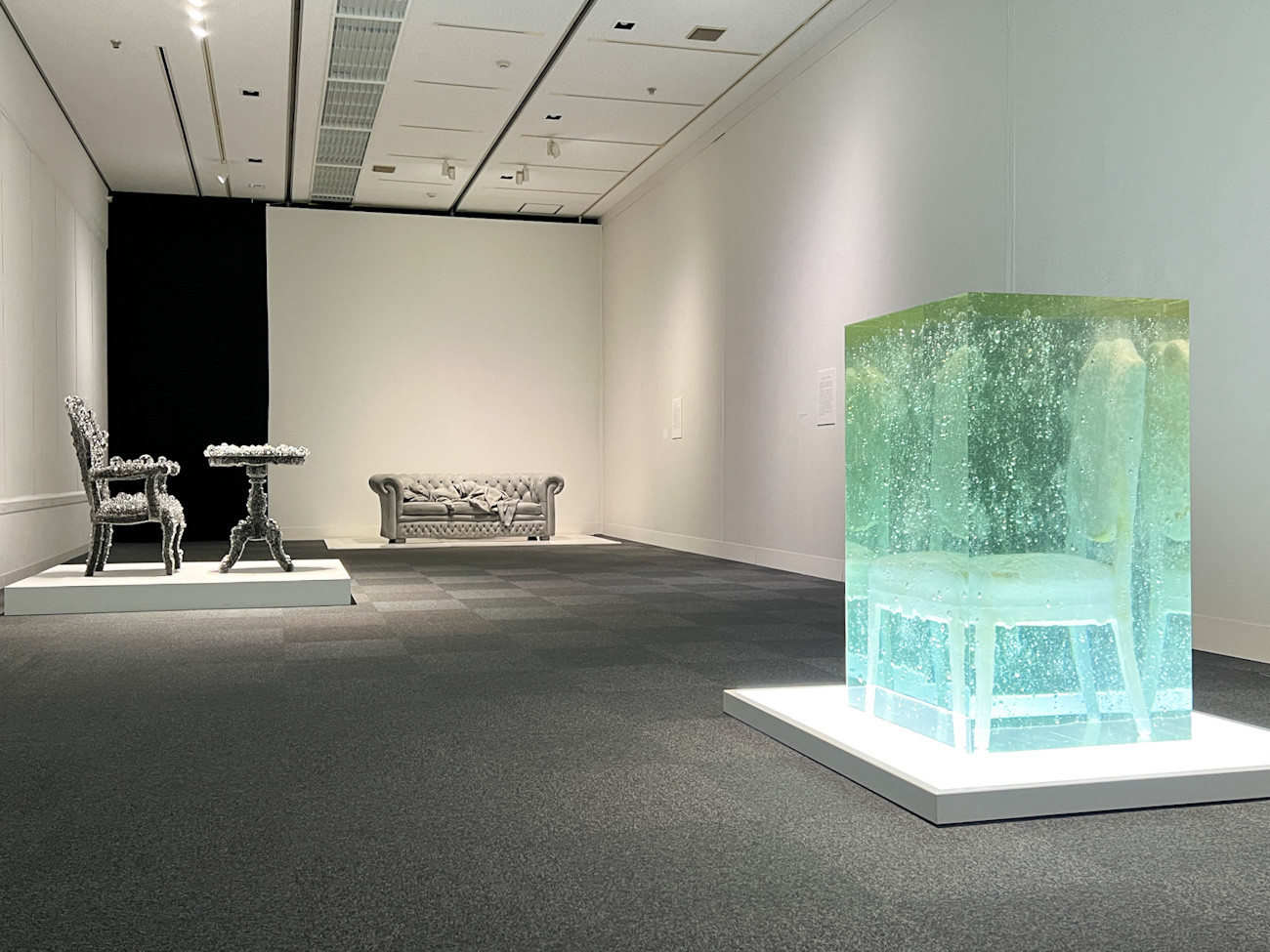 埼玉県立近代美術館「アブソリュート・チェアーズ」会場