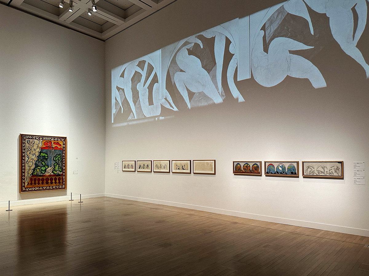 国立新美術館「マティス　自由なフォルム」会場より　Section 3「舞台装置から大型装飾へ」展示風景　© Succession H. Matisse