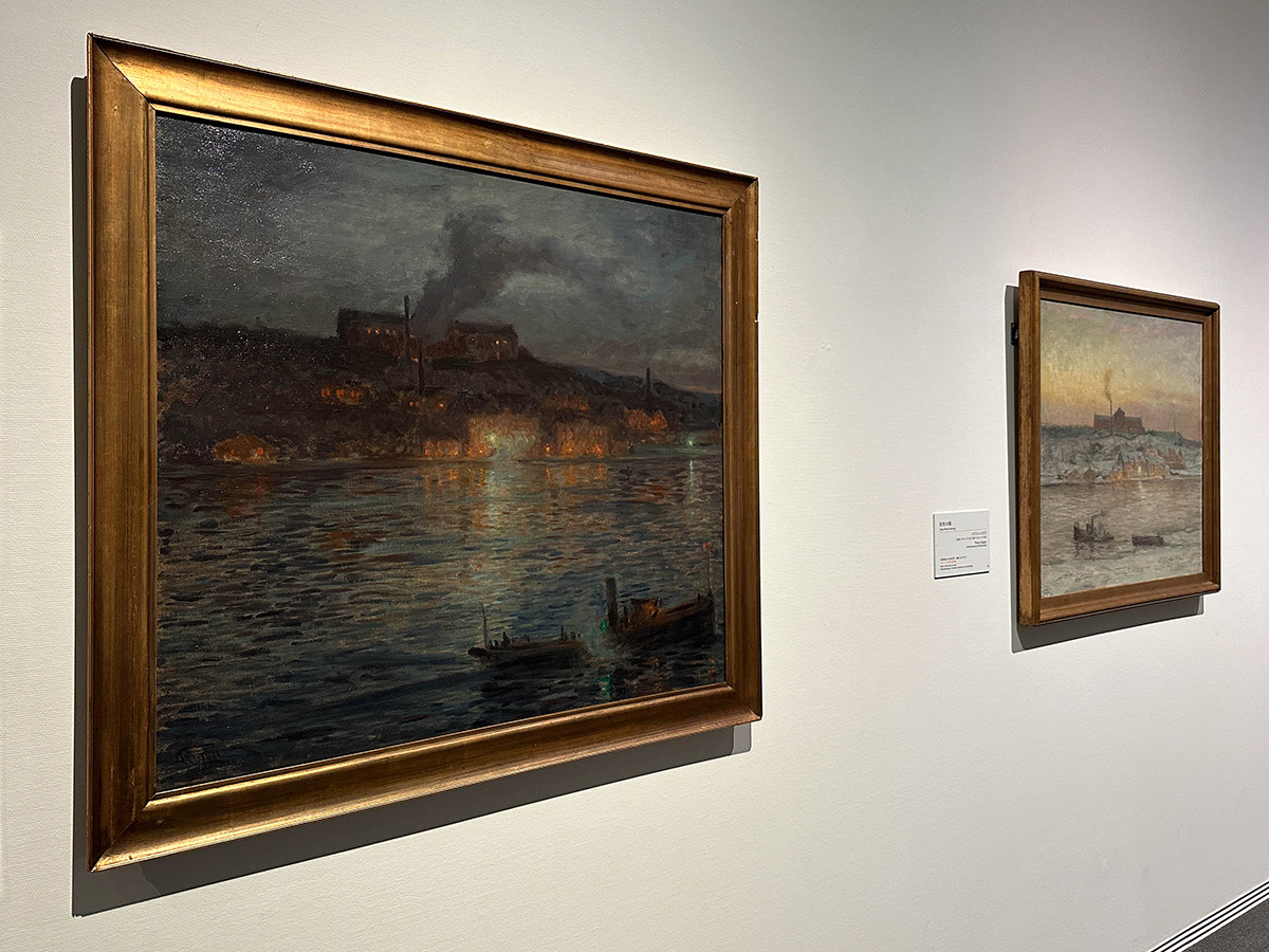 SOMPO美術館「北欧の神秘―ノルウェー・スウェーデン・フィンランドの絵画」会場より　（左から）エウシェン王子《工場、ヴァルデマッシュウッデからサルトシュークヴァーン製粉工場の眺め》スウェーデン国立美術館 ／ エウシェン王子《初冬の朝》1906あるいは1907年　スウェーデン国立美術館