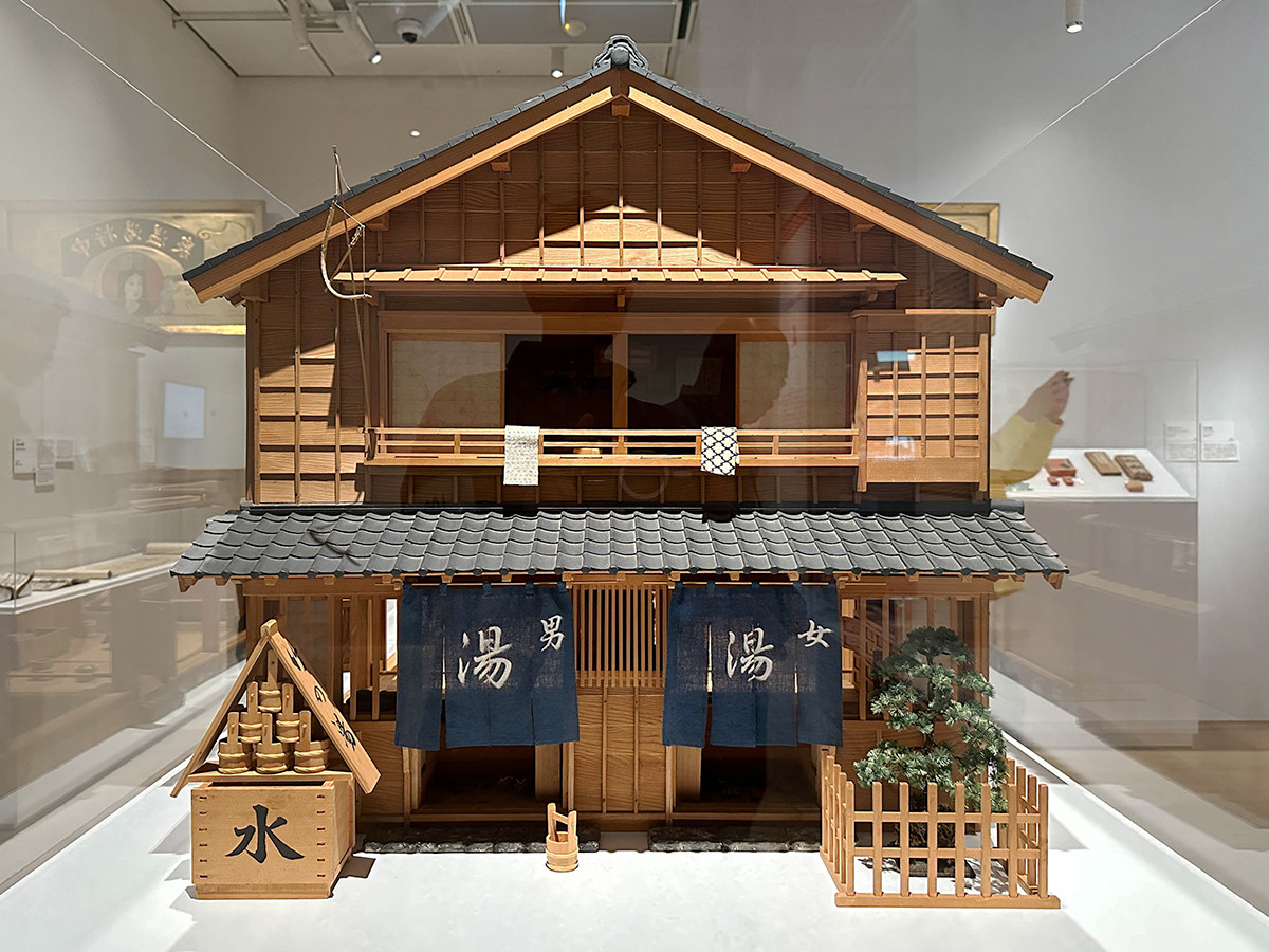 パナソニック汐留美術館「テルマエ展」会場より　三浦宏《湯屋模型》1980年代